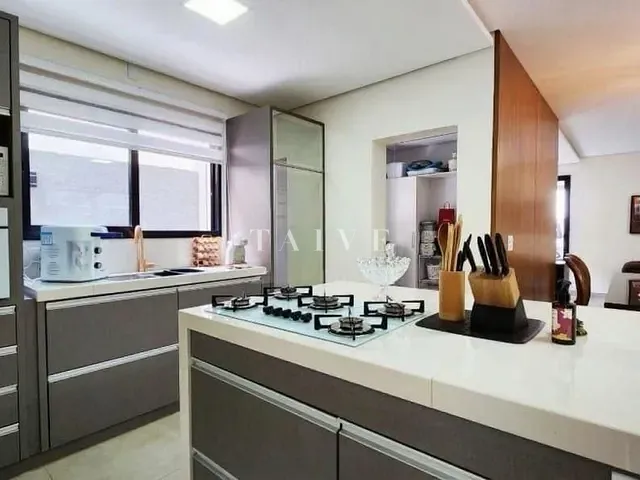 Casa 3 quartos e 4 banheiros, à venda ou para alugar, no bairro Conjunto Habitacional Alexandre Urbanas em Londrina