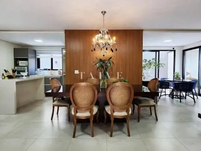 Casa 3 quartos e 4 banheiros, à venda ou para alugar, no bairro Conjunto Habitacional Alexandre Urbanas em Londrina