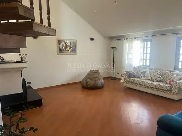 Casa com 300m² 3 quartos e 4 banheiros, à venda, no bairro Barreirinha em Curitiba