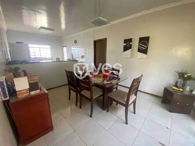 Casa com 360m² 3 quartos e 2 banheiros, à venda, no bairro Veredas da Cidade em Araxá