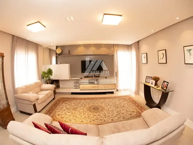 Casa com 320m², à venda, no bairro Colonia Dona Luiza em Ponta Grossa