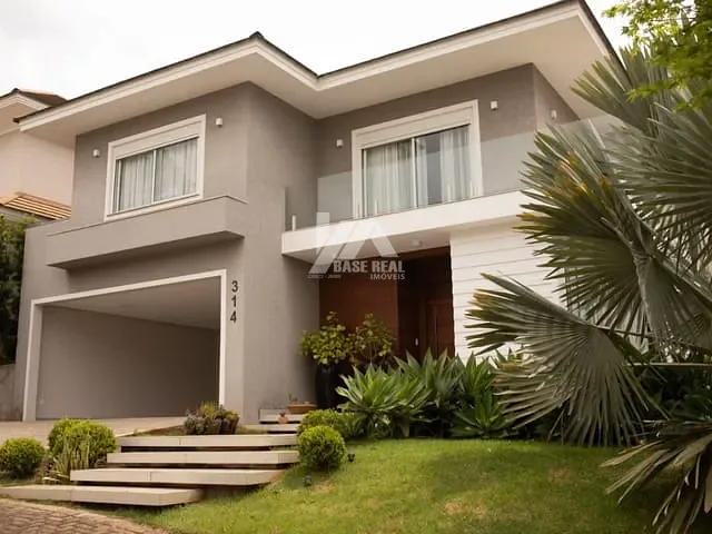 Casa com 320m², à venda, no bairro Colonia Dona Luiza em Ponta Grossa