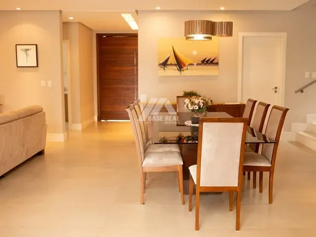 Casa com 320m², à venda, no bairro Colonia Dona Luiza em Ponta Grossa
