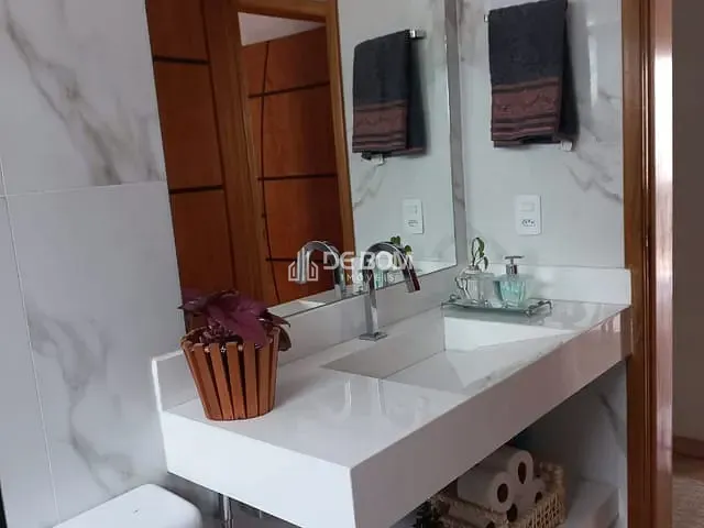 Casa com 251m² 2 quartos e 2 banheiros, à venda, no bairro Jardins de Florença em Poços de Caldas