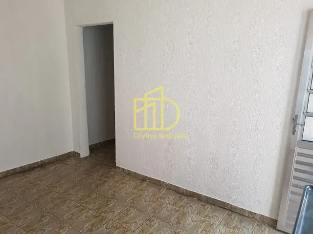 Casa com 250m² 4 quartos e 2 banheiros, à venda, no bairro Parque Vitória Régia em Sorocaba