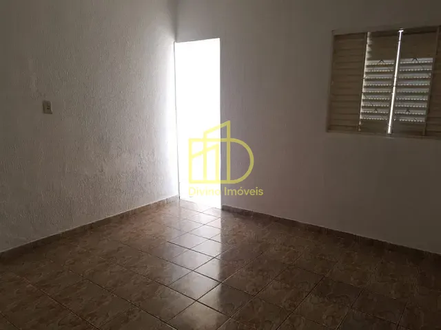 Casa com 250m² 4 quartos e 2 banheiros, à venda, no bairro Parque Vitória Régia em Sorocaba