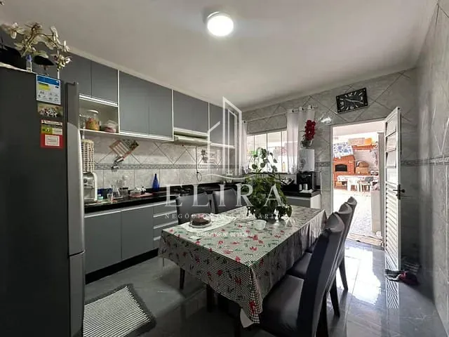 Casa com 300m² 4 quartos e 3 banheiros, à venda, no bairro Jardim Guanabara em Americana