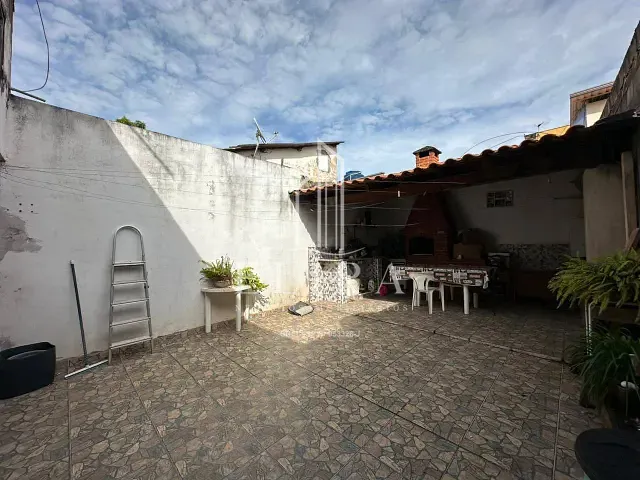 Casa com 300m² 4 quartos e 3 banheiros, à venda, no bairro Jardim Guanabara em Americana