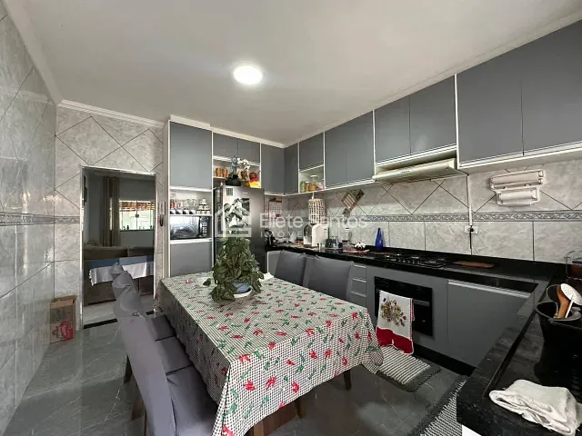 Casa com 300m² 4 quartos e 3 banheiros, à venda, no bairro Jardim Guanabara em Americana