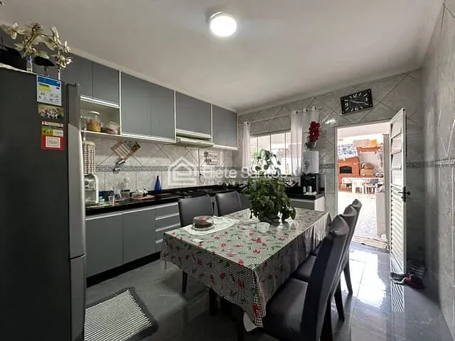Casa com 300m² 4 quartos e 3 banheiros, à venda, no bairro Jardim Guanabara em Americana