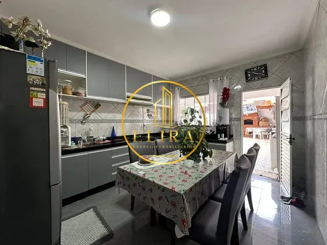 Casa com 300m² 4 quartos e 3 banheiros, à venda, no bairro Jardim Guanabara em Americana