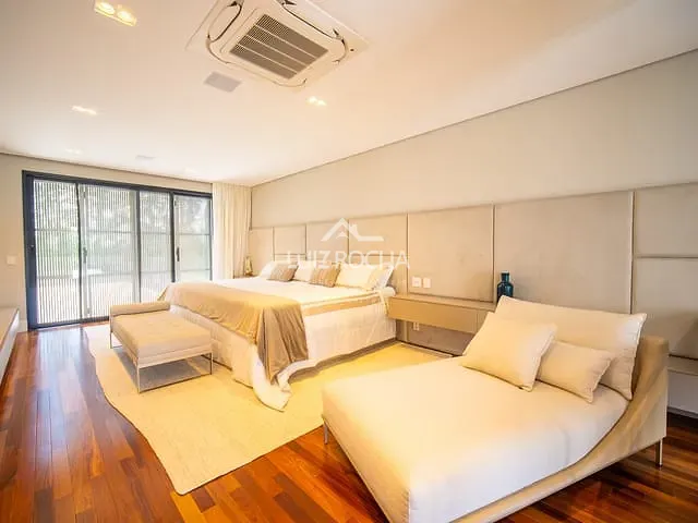 Casa com 2500m² 5 quartos e 8 banheiros, à venda, no bairro Jardim Torino em Cotia