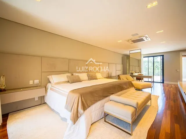 Casa com 2500m² 5 quartos e 8 banheiros, à venda, no bairro Jardim Torino em Cotia