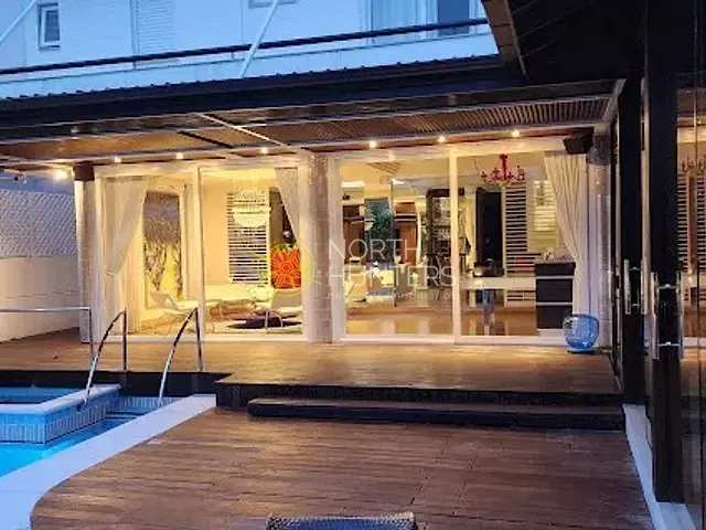 Casa com 450m² 5 quartos e 6 banheiros, para alugar, no bairro Jurerê Internacional em Florianópolis
