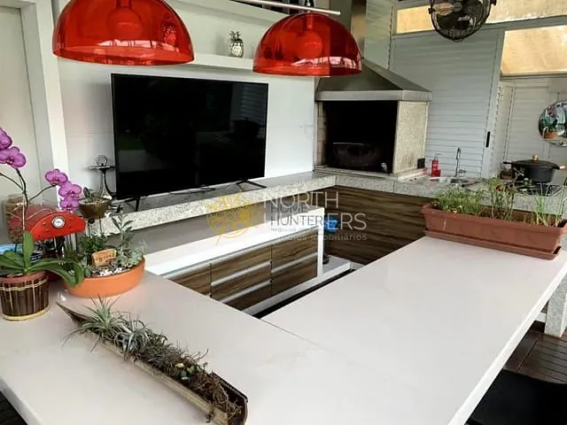 Casa com 450m² 5 quartos e 6 banheiros, para alugar, no bairro Jurerê Internacional em Florianópolis