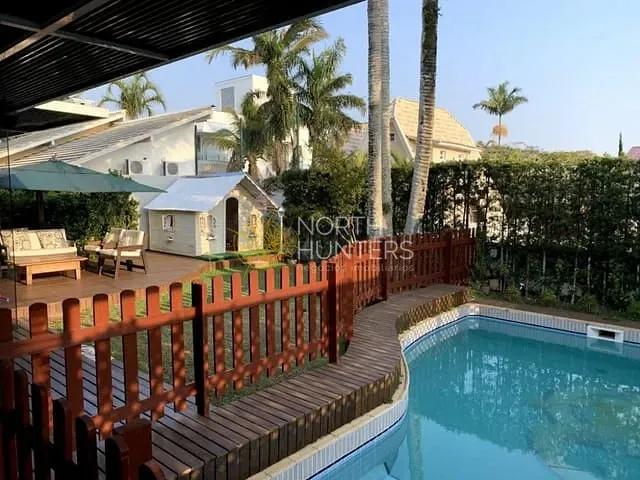 Casa com 450m² 5 quartos e 6 banheiros, para alugar, no bairro Jurerê Internacional em Florianópolis