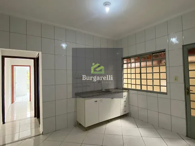 Casa 3 quartos e 1 banheiro, para alugar, no bairro Morada do Sol em Lavras