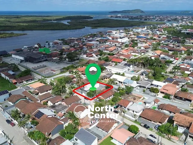 Casa com 320m² 3 quartos e 2 banheiros, à venda, no bairro Costeira em Balneário Barra do Sul