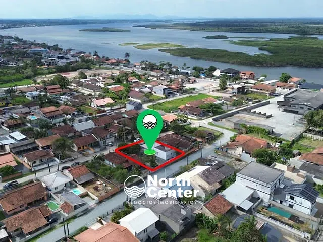 Casa com 320m² 3 quartos e 2 banheiros, à venda, no bairro Costeira em Balneário Barra do Sul
