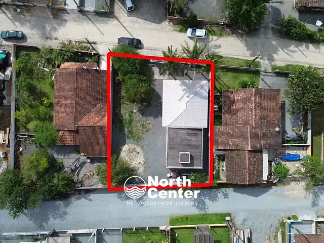 Casa com 320m² 3 quartos e 2 banheiros, à venda, no bairro Costeira em Balneário Barra do Sul