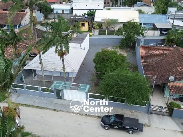 Casa com 320m² 3 quartos e 2 banheiros, à venda, no bairro Costeira em Balneário Barra do Sul