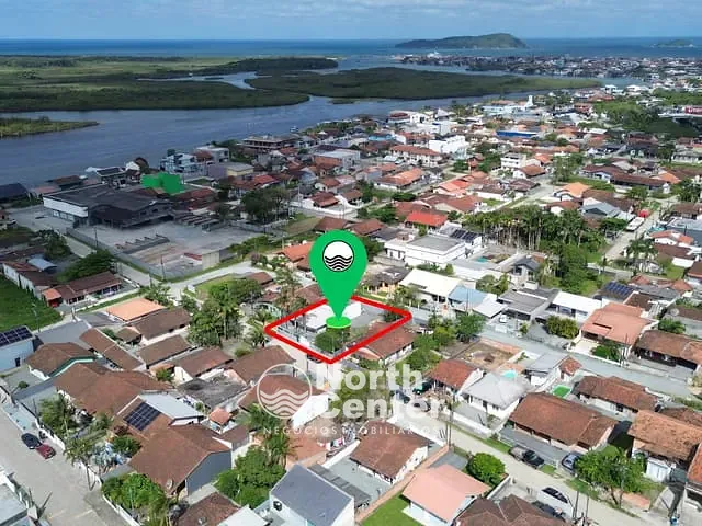 Casa com 320m² 3 quartos e 2 banheiros, à venda, no bairro Costeira em Balneário Barra do Sul