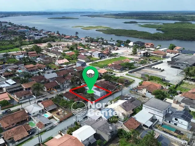 Casa com 320m² 3 quartos e 2 banheiros, à venda, no bairro Costeira em Balneário Barra do Sul