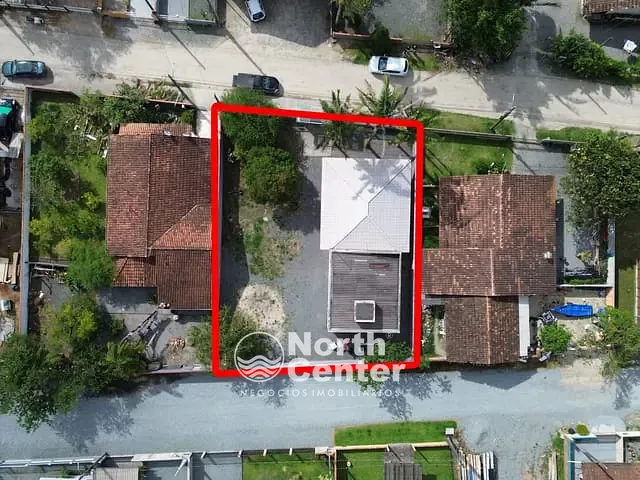 Casa com 320m² 3 quartos e 2 banheiros, à venda, no bairro Costeira em Balneário Barra do Sul