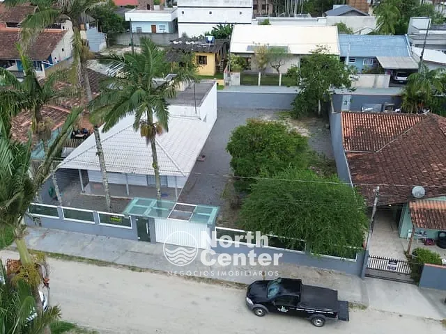 Casa com 320m² 3 quartos e 2 banheiros, à venda, no bairro Costeira em Balneário Barra do Sul