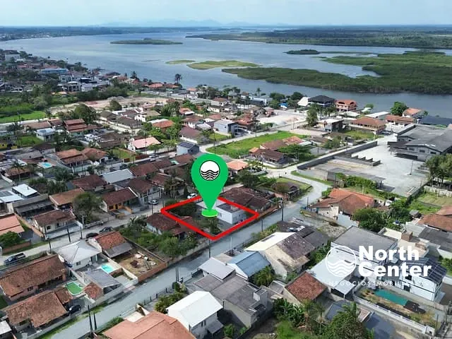 Casa com 320m² 3 quartos e 2 banheiros, à venda, no bairro Costeira em Balneário Barra do Sul