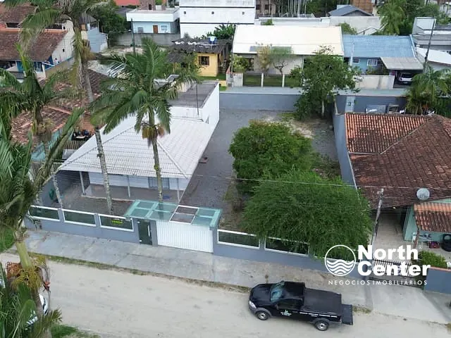 Casa com 320m² 3 quartos e 2 banheiros, à venda, no bairro Costeira em Balneário Barra do Sul