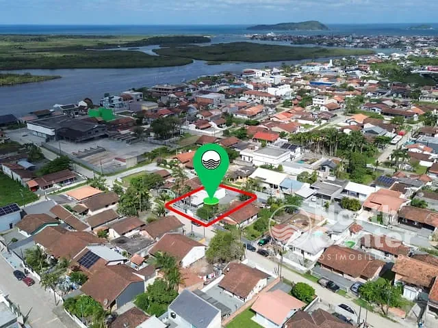 Casa com 320m² 3 quartos e 2 banheiros, à venda, no bairro Costeira em Balneário Barra do Sul