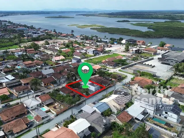 Casa com 320m² 3 quartos e 2 banheiros, à venda, no bairro Costeira em Balneário Barra do Sul