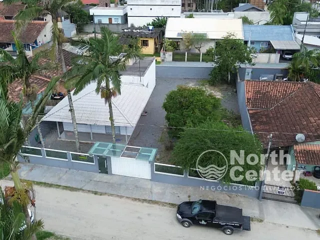Casa com 320m² 3 quartos e 2 banheiros, à venda, no bairro Costeira em Balneário Barra do Sul
