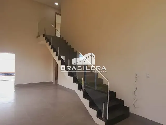 Casa com 290m² 5 quartos e 4 banheiros, à venda, no bairro Jardins Capri em Senador Canedo