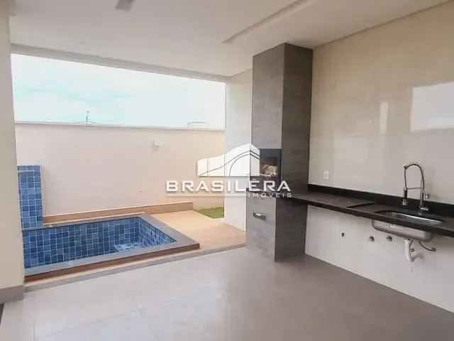 Casa com 290m² 5 quartos e 4 banheiros, à venda, no bairro Jardins Capri em Senador Canedo