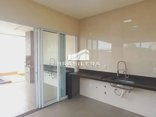 Casa com 290m² 5 quartos e 4 banheiros, à venda, no bairro Jardins Capri em Senador Canedo