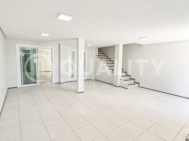 Casa 5 quartos e 5 banheiros, à venda, no bairro Vila Velha em Fortaleza