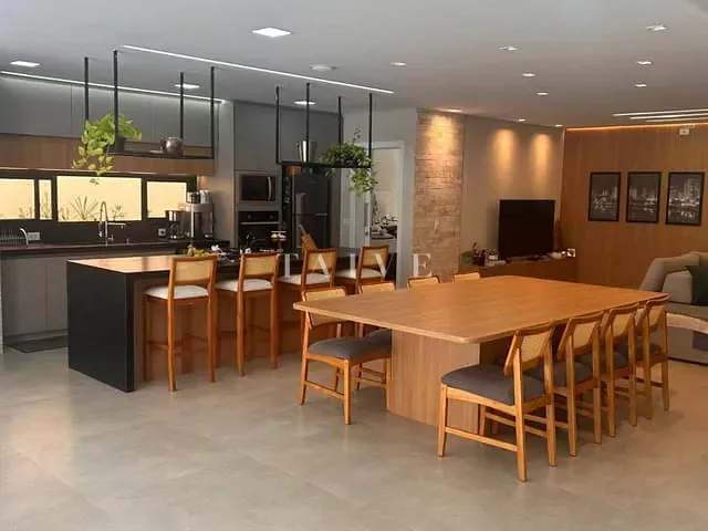 Casa com 250m² 3 quartos e 3 banheiros, à venda, no bairro Universitário em Londrina