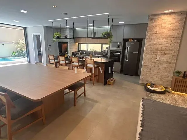 Casa com 250m² 3 quartos e 3 banheiros, à venda, no bairro Universitário em Londrina