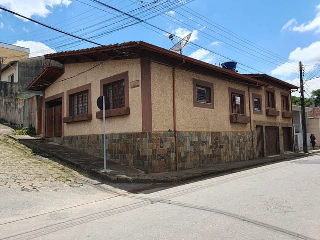 Casa com 324m², à venda, no bairro Cambui em Cambuí