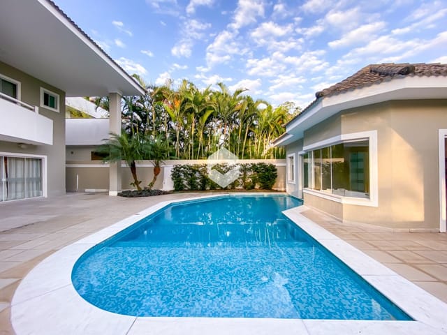 Casa com 900m² 6 quartos e 8 banheiros, à venda, no bairro Barra da Tijuca em Rio de Janeiro