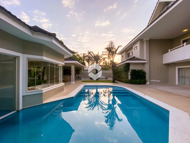 Casa com 900m² 6 quartos e 8 banheiros, à venda, no bairro Barra da Tijuca em Rio de Janeiro