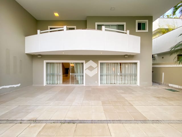 Casa com 900m² 6 quartos e 8 banheiros, à venda, no bairro Barra da Tijuca em Rio de Janeiro