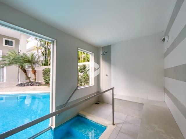 Casa com 900m² 6 quartos e 8 banheiros, à venda, no bairro Barra da Tijuca em Rio de Janeiro