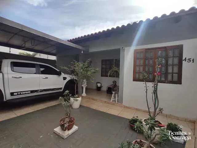 Casa com 300m² 4 quartos e 3 banheiros, à venda, no bairro Conjunto Habitacional Sol Nascente em Maringá