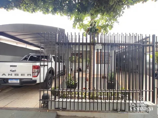 Casa com 300m² 4 quartos e 3 banheiros, à venda, no bairro Conjunto Habitacional Sol Nascente em Maringá