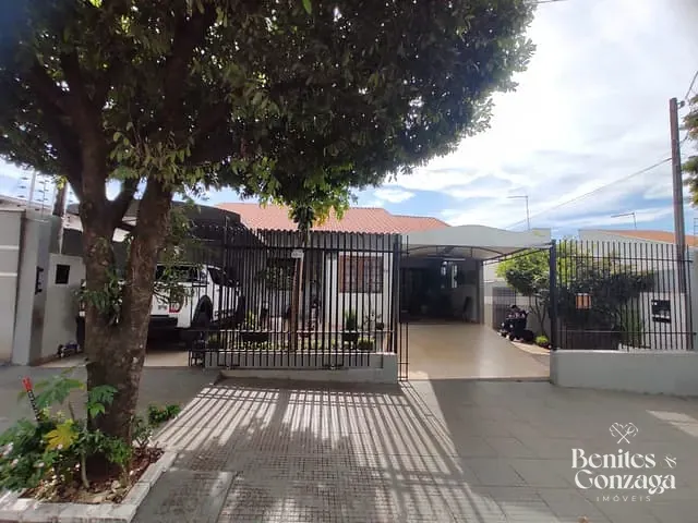 Casa com 300m² 4 quartos e 3 banheiros, à venda, no bairro Conjunto Habitacional Sol Nascente em Maringá