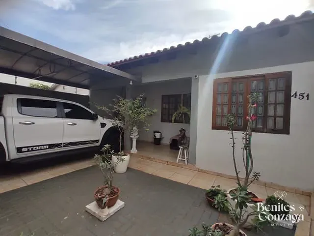 Casa com 300m² 4 quartos e 3 banheiros, à venda, no bairro Conjunto Habitacional Sol Nascente em Maringá