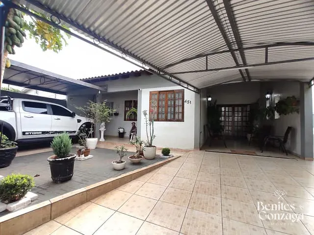 Casa com 300m² 4 quartos e 3 banheiros, à venda, no bairro Conjunto Habitacional Sol Nascente em Maringá